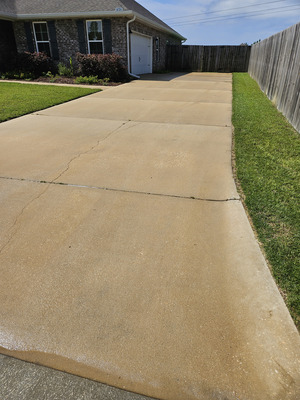 Concrete Driveway And Sidewalk Cleaning Services in Pensacola FL
